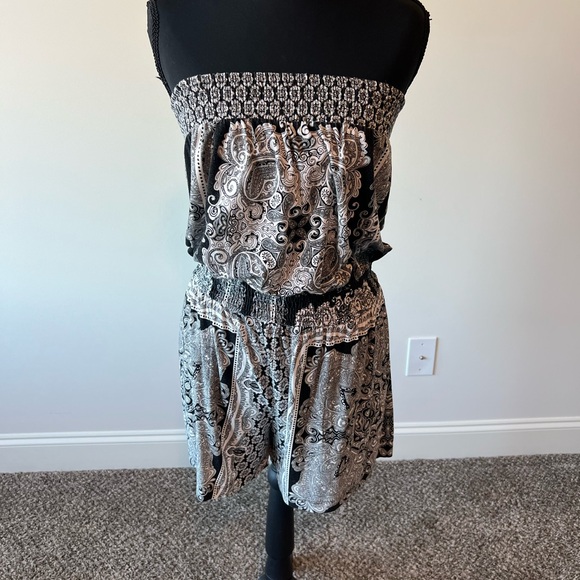 Soma Pants - SOMA Jumper Romper M Strapless Pockets Black White